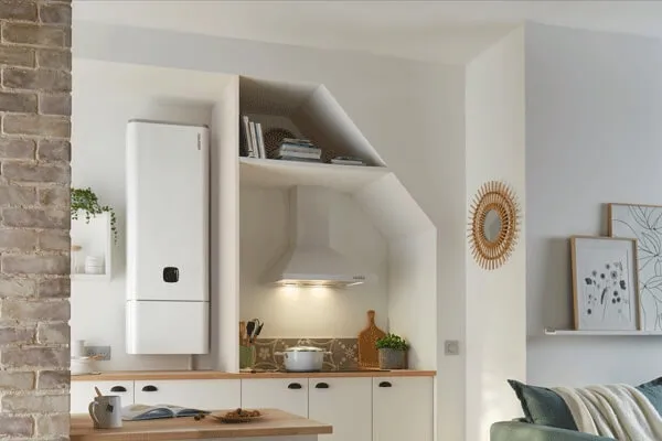 Installation d'un Chauffe-eau électrique extra plat dans un espace étroit d'une cuisine